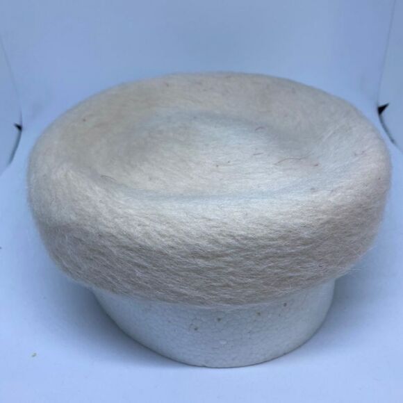 Vintage 1950's Llamasene Cream Hat & Faux Hat Pin - Picture 1 of 8